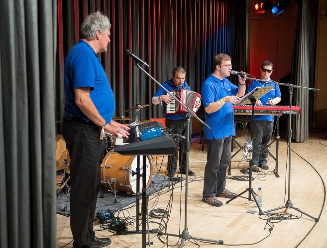 The Braillers vom Blindeninstitut Würzburg haben breites Repertoire und spielen sowohl Rock'n'Roll-Songs als auch moderne Pop-Songs.